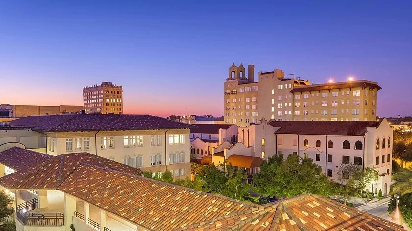 hotel at sunset in Lakeland florida